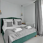 Aura 40 Center By Downtown