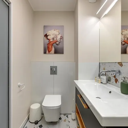 Aura 40 Center By Downtown