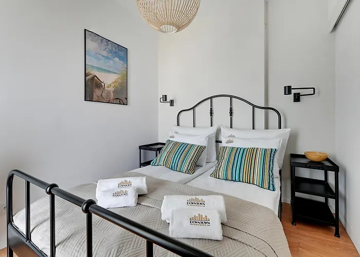 Aura 40 Center By Downtown